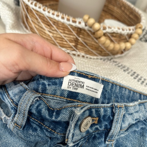 Zara Distressed High-Waisted Denim Shorts - Picture 2 of 3